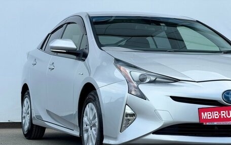 Toyota Prius IV XW50, 2016 год, 1 490 000 рублей, 5 фотография