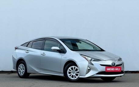Toyota Prius IV XW50, 2016 год, 1 490 000 рублей, 6 фотография