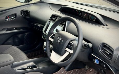 Toyota Prius IV XW50, 2016 год, 1 490 000 рублей, 16 фотография