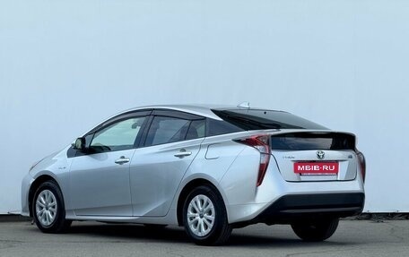 Toyota Prius IV XW50, 2016 год, 1 490 000 рублей, 10 фотография