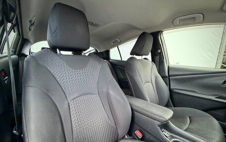 Toyota Prius IV XW50, 2016 год, 1 490 000 рублей, 20 фотография