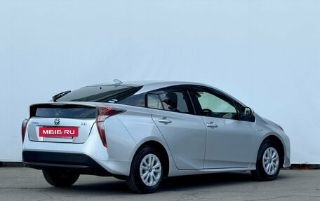 Toyota Prius IV XW50, 2016 год, 1 490 000 рублей, 13 фотография