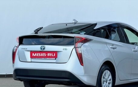 Toyota Prius IV XW50, 2016 год, 1 490 000 рублей, 14 фотография