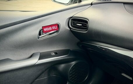 Toyota Prius IV XW50, 2016 год, 1 490 000 рублей, 22 фотография