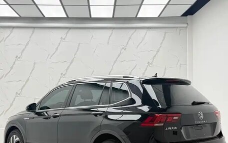 Volkswagen Tiguan II, 2023 год, 2 783 000 рублей, 2 фотография