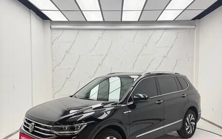 Volkswagen Tiguan II, 2023 год, 2 783 000 рублей, 1 фотография