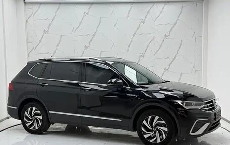 Volkswagen Tiguan II, 2023 год, 2 783 000 рублей, 6 фотография