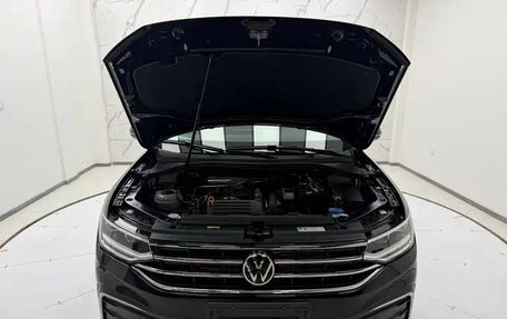 Volkswagen Tiguan II, 2023 год, 2 783 000 рублей, 8 фотография