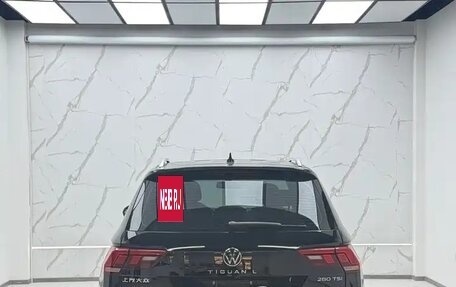 Volkswagen Tiguan II, 2023 год, 2 783 000 рублей, 7 фотография