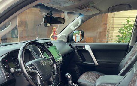 Toyota Land Cruiser Prado 150 рестайлинг 2, 2021 год, 4 500 000 рублей, 5 фотография