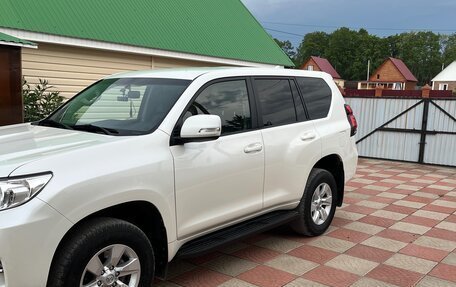 Toyota Land Cruiser Prado 150 рестайлинг 2, 2021 год, 4 500 000 рублей, 3 фотография
