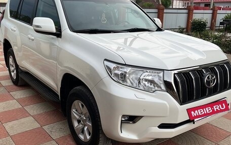 Toyota Land Cruiser Prado 150 рестайлинг 2, 2021 год, 4 500 000 рублей, 4 фотография