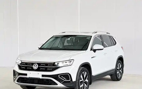 Volkswagen Tiguan II, 2023 год, 2 000 666 рублей, 3 фотография