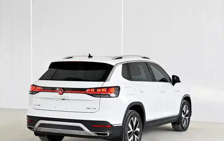 Volkswagen Tiguan II, 2023 год, 2 000 666 рублей, 6 фотография