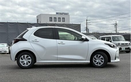 Toyota Yaris, 2023 год, 1 000 666 рублей, 3 фотография