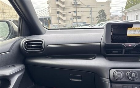 Toyota Yaris, 2023 год, 1 000 666 рублей, 14 фотография