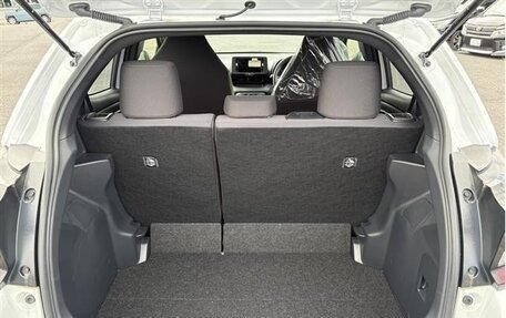 Toyota Yaris, 2023 год, 1 000 666 рублей, 18 фотография