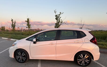 Honda Fit III, 2019 год, 1 500 000 рублей, 2 фотография
