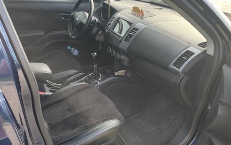Mitsubishi Outlander III рестайлинг 3, 2010 год, 1 100 000 рублей, 11 фотография