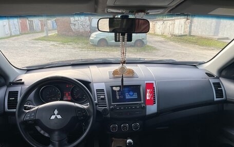 Mitsubishi Outlander III рестайлинг 3, 2010 год, 1 100 000 рублей, 8 фотография