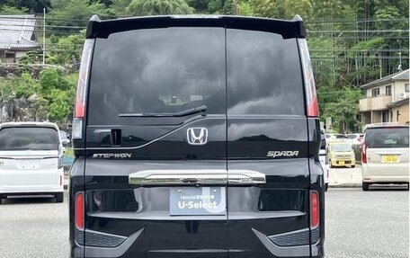 Honda Stepwgn IV, 2021 год, 1 740 000 рублей, 5 фотография