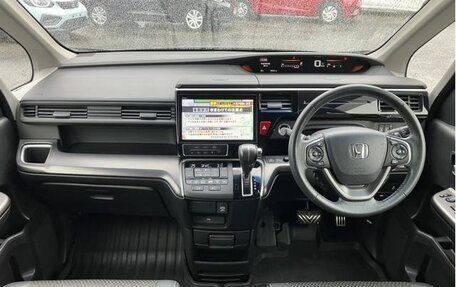 Honda Stepwgn IV, 2021 год, 1 740 000 рублей, 11 фотография