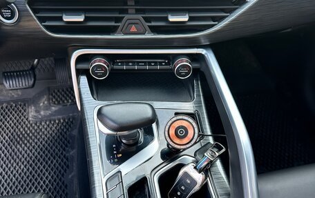 Geely Tugella FY11, 2023 год, 3 199 000 рублей, 32 фотография
