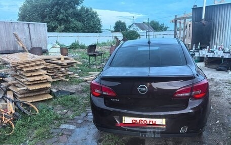 Opel Astra J, 2013 год, 550 000 рублей, 2 фотография