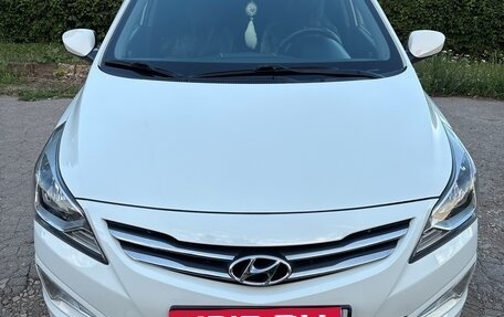 Hyundai Solaris II рестайлинг, 2015 год, 950 000 рублей, 1 фотография