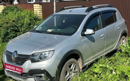 Renault Sandero II рестайлинг, 2019 год, 1 300 000 рублей, 2 фотография
