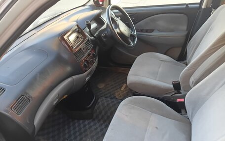 Toyota Raum I, 2001 год, 120 000 рублей, 8 фотография