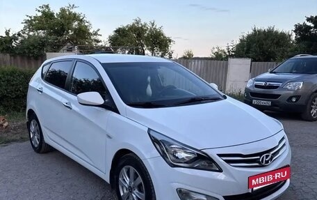 Hyundai Solaris II рестайлинг, 2015 год, 950 000 рублей, 5 фотография
