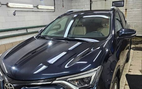 Toyota RAV4, 2018 год, 2 630 000 рублей, 10 фотография