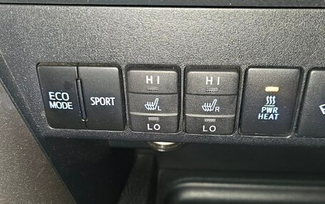 Toyota RAV4, 2018 год, 2 630 000 рублей, 19 фотография