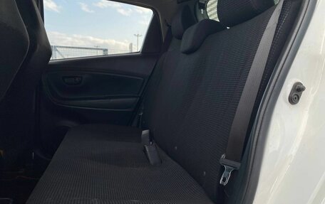 Toyota Vitz, 2019 год, 855 000 рублей, 15 фотография