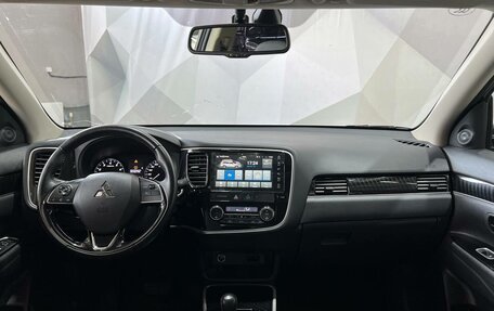 Mitsubishi Outlander III рестайлинг 3, 2022 год, 2 500 000 рублей, 12 фотография