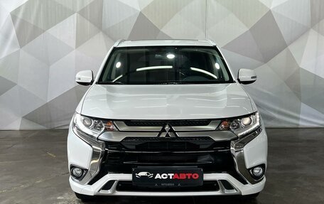 Mitsubishi Outlander III рестайлинг 3, 2022 год, 2 500 000 рублей, 2 фотография