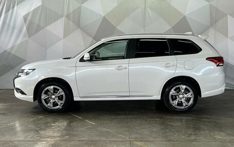 Mitsubishi Outlander III рестайлинг 3, 2022 год, 2 500 000 рублей, 8 фотография