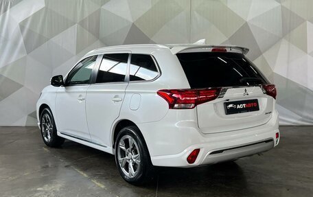 Mitsubishi Outlander III рестайлинг 3, 2022 год, 2 500 000 рублей, 4 фотография