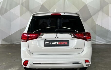 Mitsubishi Outlander III рестайлинг 3, 2022 год, 2 500 000 рублей, 5 фотография