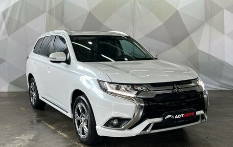 Mitsubishi Outlander III рестайлинг 3, 2022 год, 2 500 000 рублей, 3 фотография