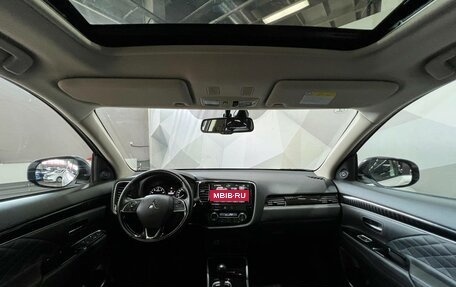 Mitsubishi Outlander III рестайлинг 3, 2022 год, 2 500 000 рублей, 11 фотография