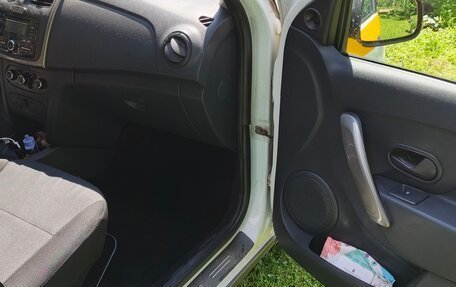 Renault Logan II, 2017 год, 490 000 рублей, 17 фотография
