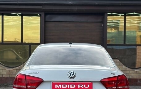 Volkswagen Passat B8 рестайлинг, 2015 год, 1 350 000 рублей, 14 фотография