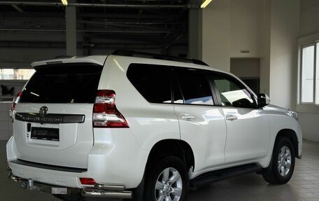 Toyota Land Cruiser Prado 150 рестайлинг 2, 2015 год, 3 370 000 рублей, 11 фотография