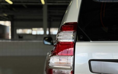 Toyota Land Cruiser Prado 150 рестайлинг 2, 2015 год, 3 370 000 рублей, 14 фотография