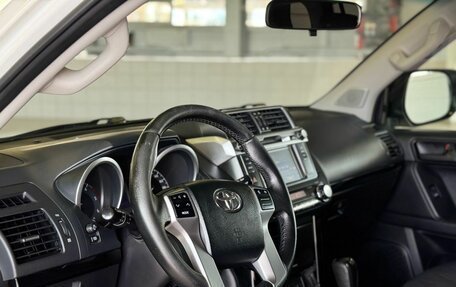 Toyota Land Cruiser Prado 150 рестайлинг 2, 2015 год, 3 370 000 рублей, 16 фотография