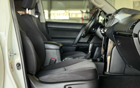 Toyota Land Cruiser Prado 150 рестайлинг 2, 2015 год, 3 370 000 рублей, 18 фотография