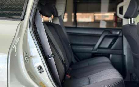 Toyota Land Cruiser Prado 150 рестайлинг 2, 2015 год, 3 370 000 рублей, 30 фотография