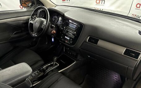 Mitsubishi Outlander III рестайлинг 3, 2018 год, 1 699 000 рублей, 12 фотография